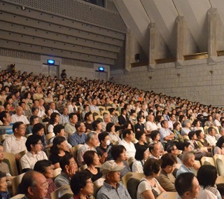 観客席の様子