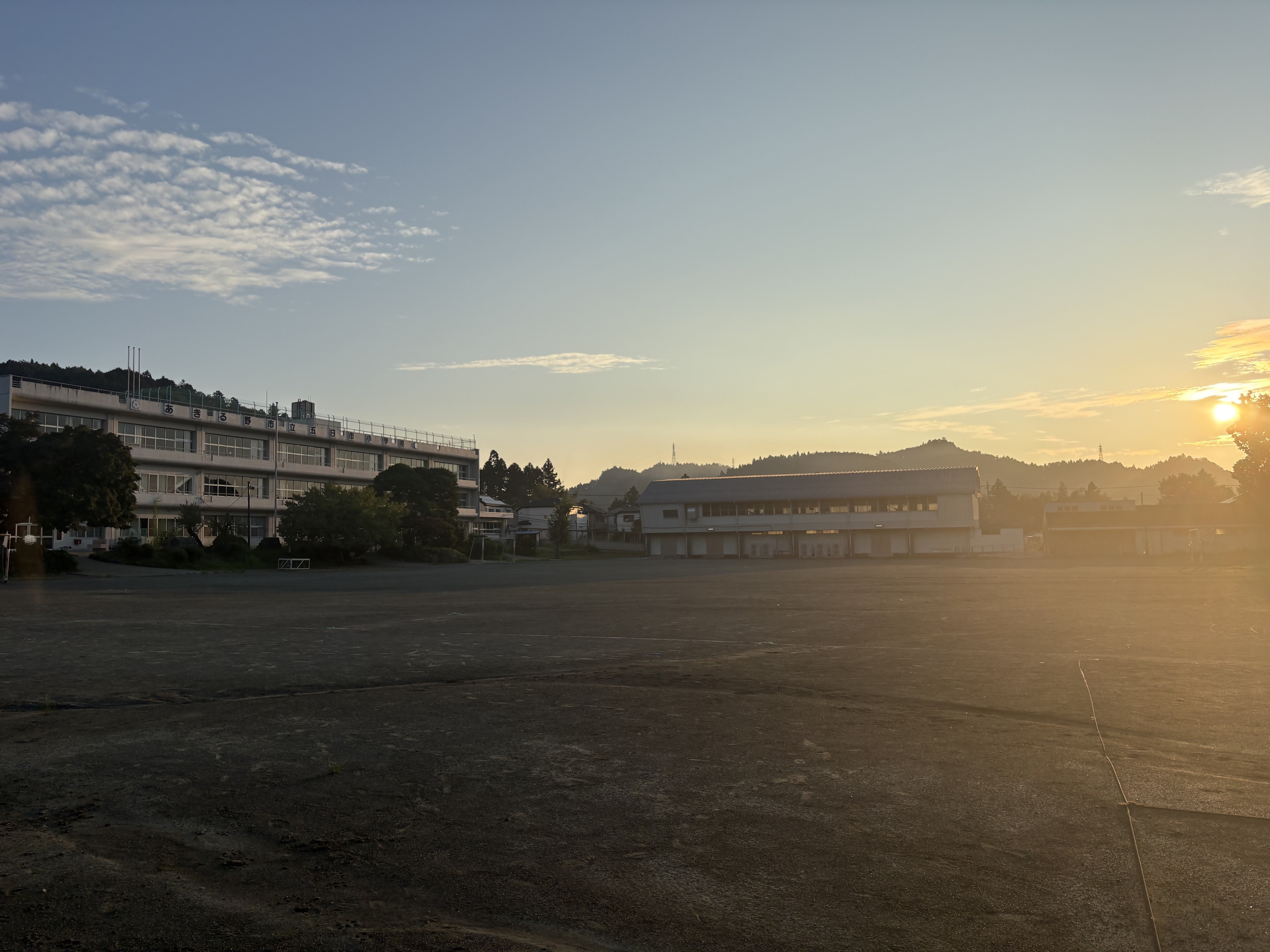 五日市小学校の外観