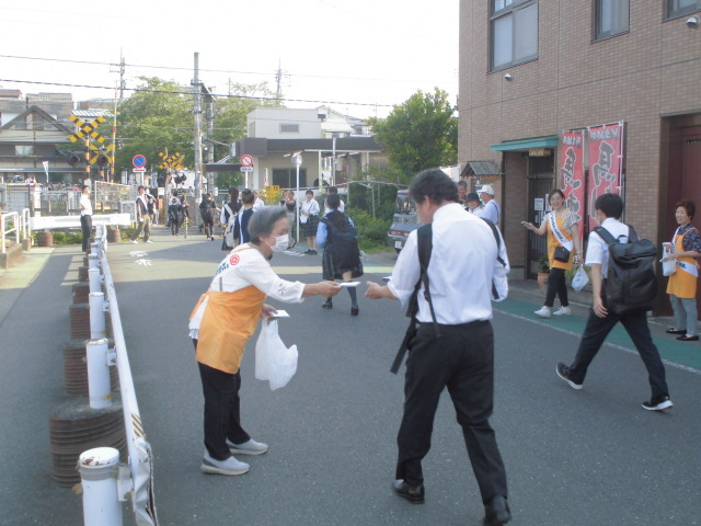 R7駅頭活動（東秋留駅）