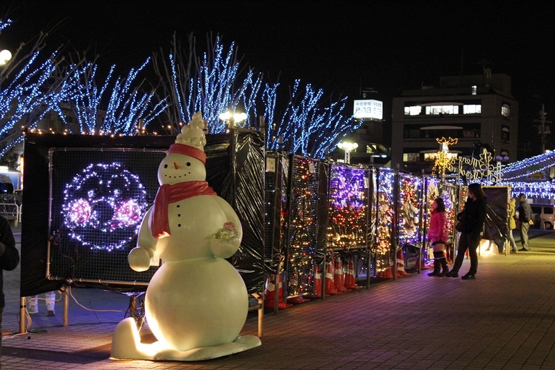 秋川駅北口のイルミネーション