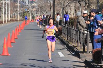 中学生女子の部レースの様子