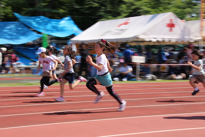 元気いっぱい小学生の60メートル競走