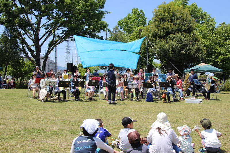 芝生広場で行われたキララバンドの演奏会