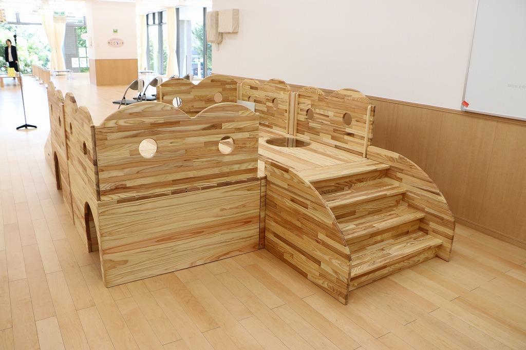 木製の多目的遊具