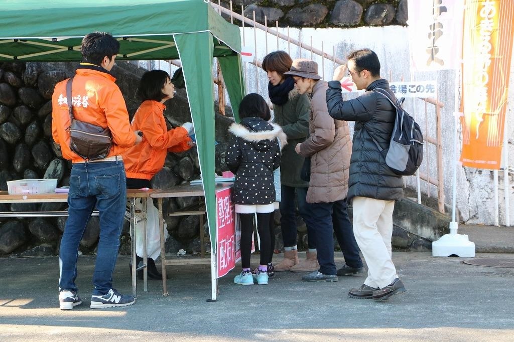 ライブの整理券を配布