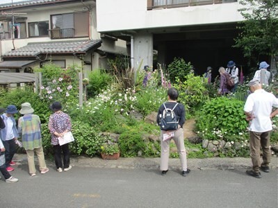 令和7年度オープンガーデンめぐりの様子1