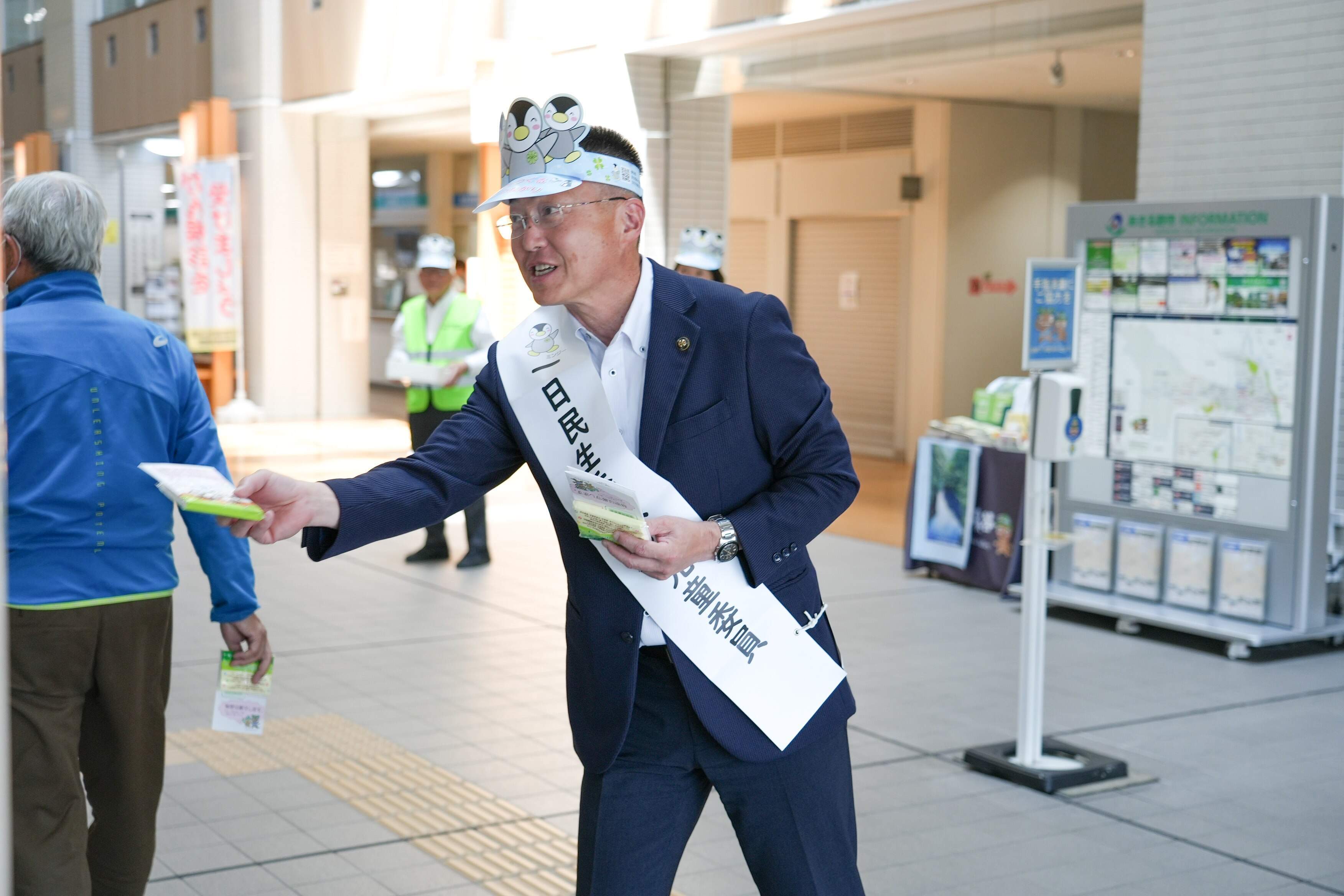 普及啓発のためのティッシュ配り