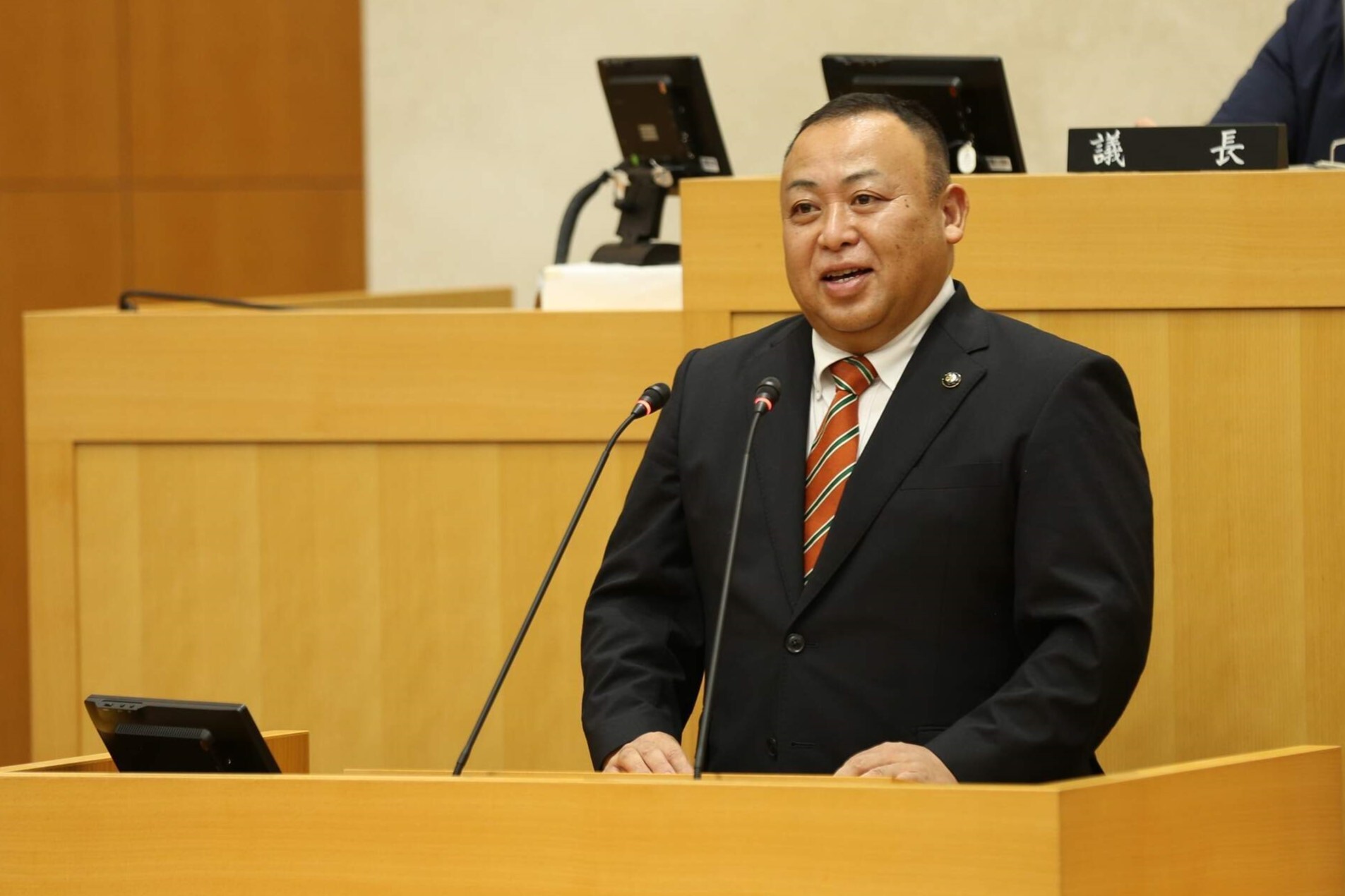 臼井建あきる野市長